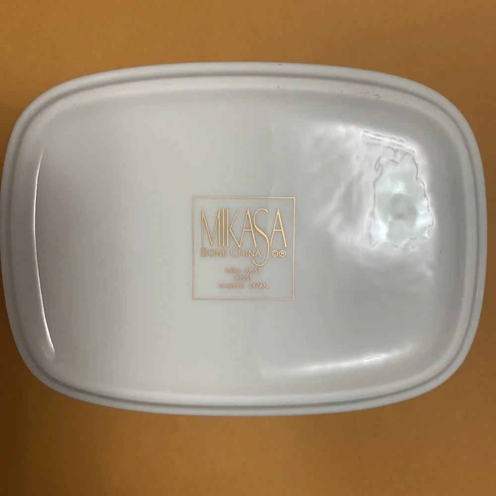 Beautiful new Mikasa Bone China April Rose Soap Dish Japan